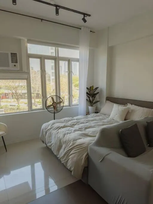 Cozy Apartment In Stamford Executive Residences Manila